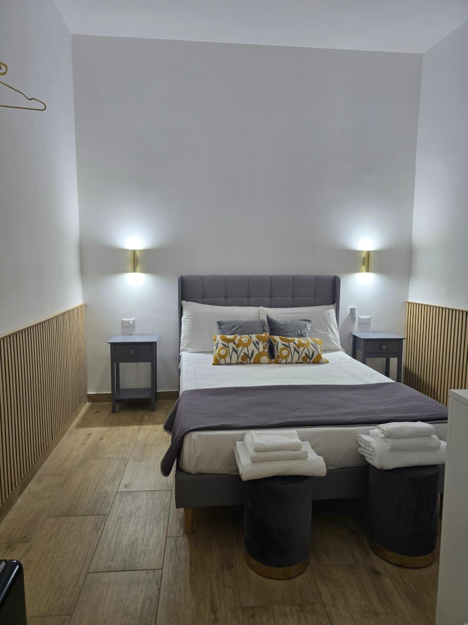 Ventre Luxury Rooms Napoli Esterno foto